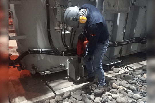 Perforaciones con broca de carburo-tungsteno.